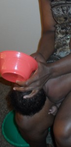 Ri rọ ọmọ - Yoruba Traditional baby feeding. Courtesy:@theyorubablog